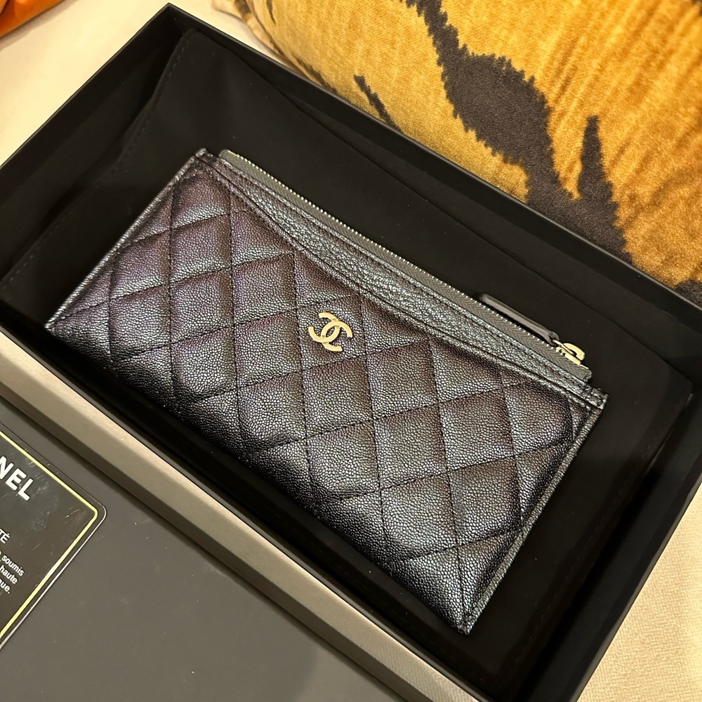 Rare 19s iridescent clutch from Chanel